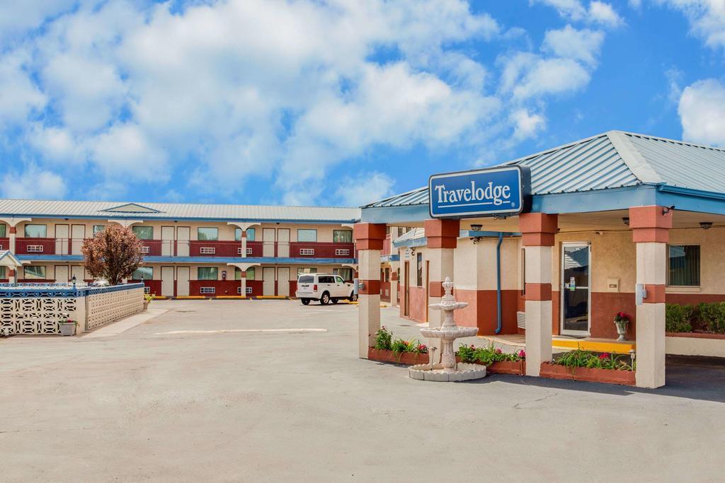 A Riverside Inn Travelodge By Wyndham Fairplay Exterior photo