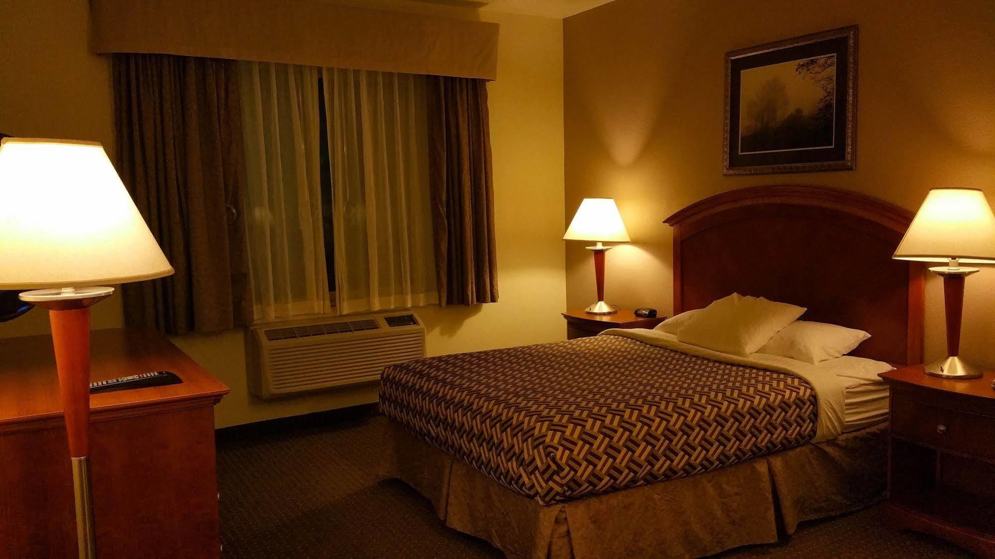 A Riverside Inn Travelodge By Wyndham Fairplay Exterior photo